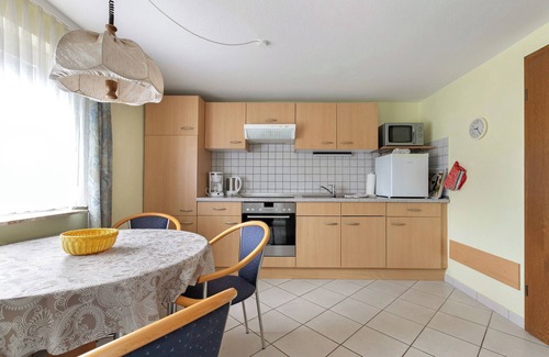 Wesselburen Apartamento | Apartamento 'Haus Gartenidylle' con terraza privada, jardín privado y Wi-Fi