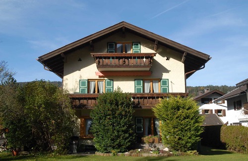 Mittenwald Apartamento | Apartamento 'Haus Rappolder - Ferienwohnung' con vistas a la montaña, jardín privado y Wi-Fi