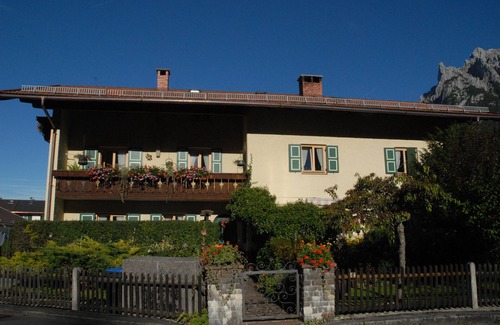 Mittenwald Apartamento | Apartamento 'Haus Rappolder - Ferienwohnung' con vistas a la montaña, jardín privado y Wi-Fi