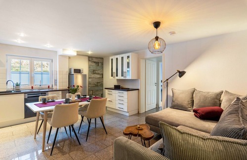 Lindlar Apartamento | Apartamento 'Helle' con vistas a la montaña, terraza privada y Wi-Fi