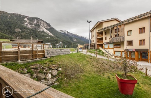 Termignon Apartamento | Apartment 'Hirka' with Mountain View, Balcony and Wi-Fi