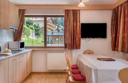Santa Cristina Val Gardena Apartamento | Apartamento 'Hotel Residence Gardena Stevia 200' con vistas a la montaña, jardín y Wi-Fi