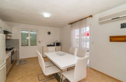 Necujam Apartamento | Apartment Ivan (109211-A1) - Necujam - island Solta