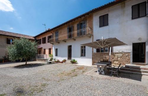Grazzano Badoglio Apartamento | Apartment Il Borghetto-2 by Interhome