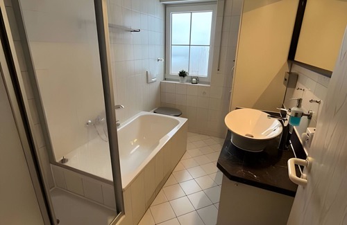 Schnellbach Apartamento | Apartamento 'Im Thüringer Wald' con vistas a la montaña, terraza privada y Wi-Fi