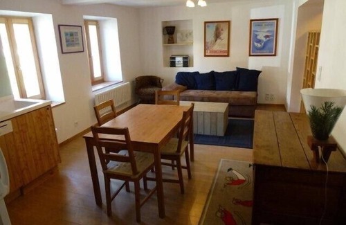 La Roche-de-Rame Apartamento | Apartamento en chalet, a 150 m de un lago natural, amplio jardín, muy tranquilo.