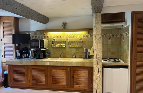 Caveirac Apartamento | Apartment in charming villa with swimming pool.