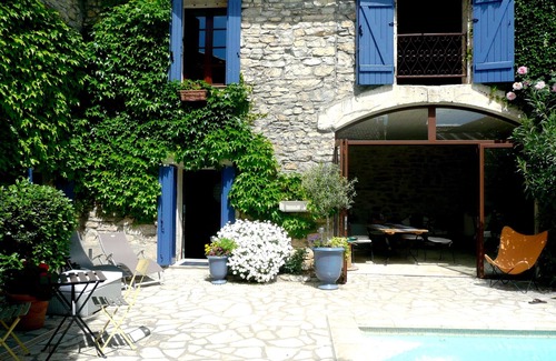 Caveirac Apartamento | Apartment in charming villa with swimming pool.