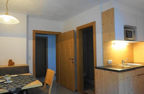 Flachau Apartamento | Apartment in Flachau with Mountain Views