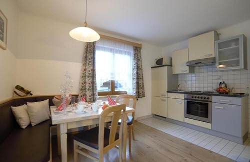Flachau Apartamento | Apartment in Flachau with Mountain Views