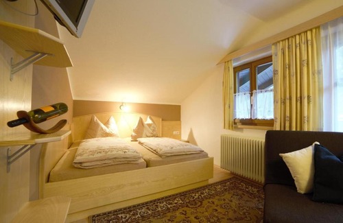Flachau Apartamento | Apartment in Flachau with Mountain Views