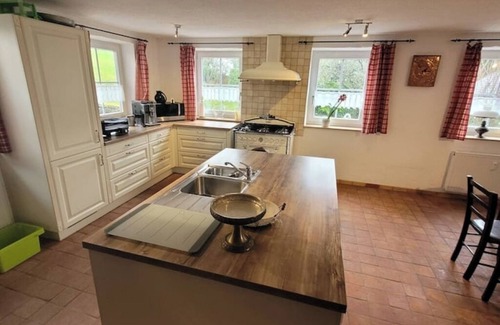 Neusatz Casa | Apartment in Murbachhof up to 10 people. Cooking possible