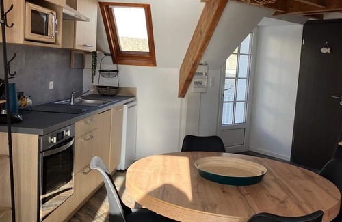 Sauzon Apartamento | Apartamento en el corazón de Sauzon, vistas al puerto, cerca de la playa, Wifi