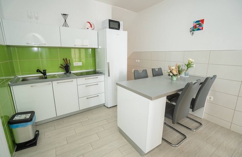 Potocnica Apartamento | Apartment in Strandnähe mit Pool, Parken, Klimaanlage, Meerblick für 4 Personen