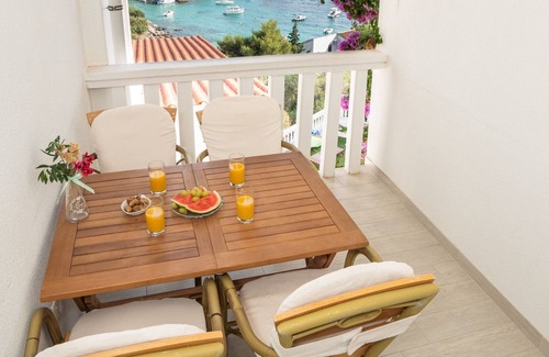 Potocnica Apartamento | Apartment in Strandnähe mit Pool, Parken, Klimaanlage, Meerblick für 4 Personen