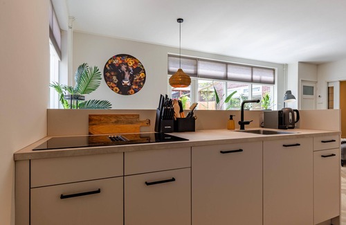 Warmenhuizen Casa | Apartment in the city centre close to the sea