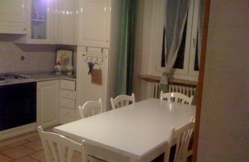Vergato Apartamento | Apartamento en el corazón de Vergato Village con 4 dormitorios y 2 baños.
