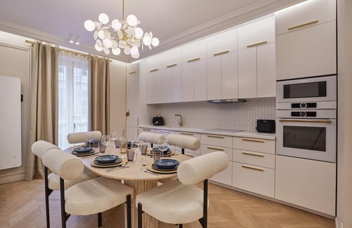 Quartier de la Folie-Mericourt Apartamento | Apartment in the Marais With Air-conditioned