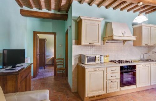 Casole d'Elsa Apartamento | Apartment in Tuscany with Pool and Scenic Views