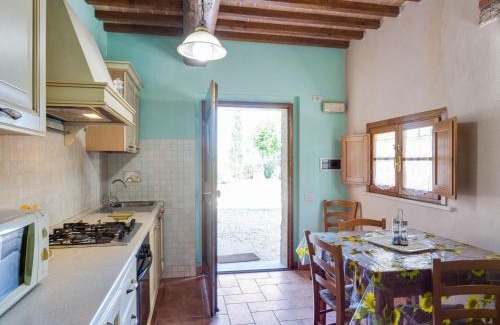 Casole d'Elsa Apartamento | Apartment in Tuscany with Pool and Scenic Views