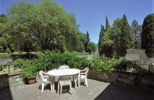 Collesanto Apartamento | Apartamento en Umbría con jardín