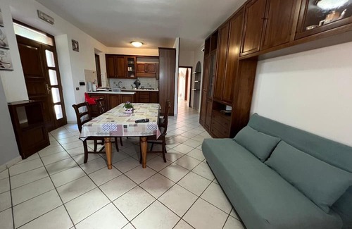 Acquaviva Apartamento | Apartment 'Isidora' with Private Garden, Wi-Fi and Air Conditioning