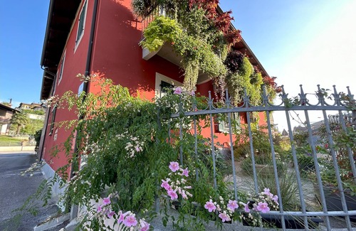 Castellinaldo Apartamento | Apartamento 'Aperegina' con Jardín Privado y Wi-Fi