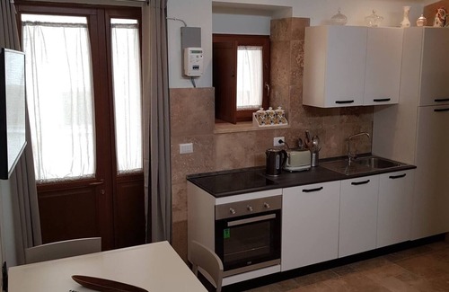 SantʼAgata di Puglia Apartamento | Apartamento 'Zenna - Arco Pronti' con vistas a la montaña, Wi-Fi y aire acondicionado
