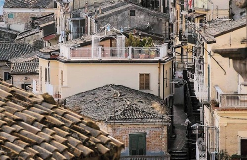 SantʼAgata di Puglia Apartamento | Apartamento 'Tena - Arco Pronti' con vistas a la montaña, Wi-Fi y aire acondicionado