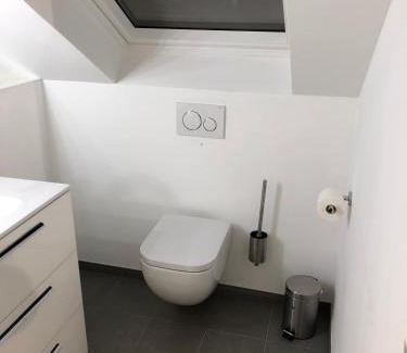 Westhoven Apartamento | Apartment Köln Ensen