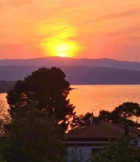 Malinska-Dubasnica Apartamento | Apartment Karamarko