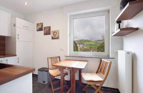 Balve Apartamento | Apartamento "Keil" con vistas a la montaña, terraza privada y Wi-Fi