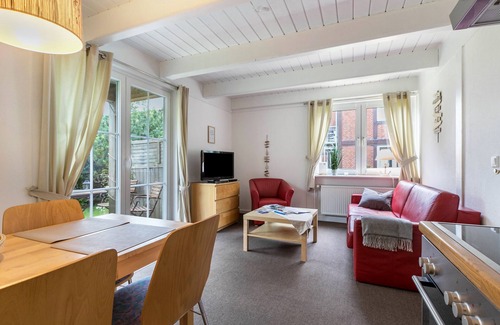 Ostersiel Apartamento | Apartment 'Kleine Ella Pellworm' with Private Terrace, Shared Garden and Wi-Fi