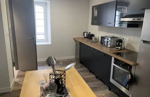 Sauveterre-de-Bearn Apartamento | APARTMENT LES ANGES BEARNAIS 2, located in a medieval village