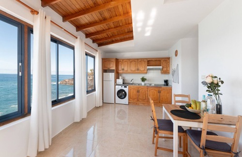 Puerto Naos Apartamento | Apartamento 'La Bayana - 8' con vistas al mar, piscina compartida y Wi-Fi