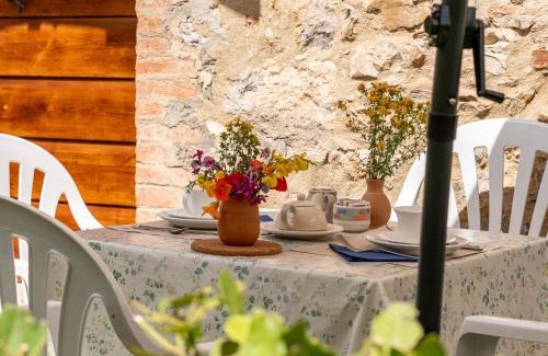 Montieri Apartamento | Apartment La Casa Antica by Interhome