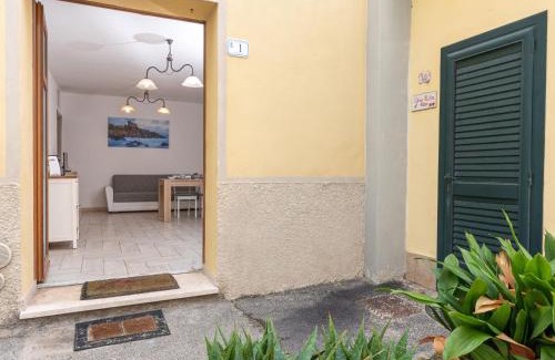 Follonica Apartamento | Apartment La Casetta dei Pescatori by Interhome