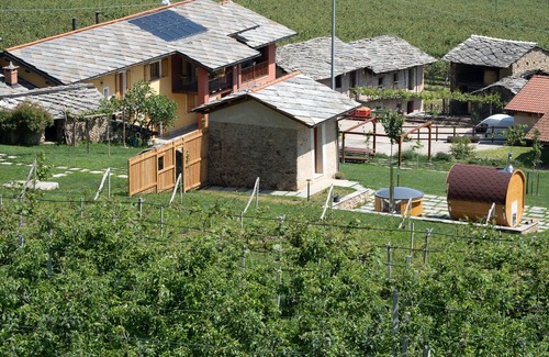 Barge Apartamento | Apartment LA CORTE, in farmhouse at the foot of Monviso with wellness area