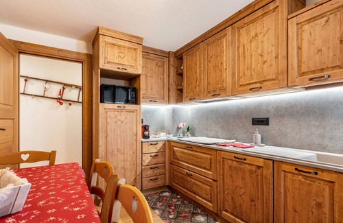 Cogne Apartamento | Apartamento 'La Maison Des Coeurs, Cogne' con vistas a la montaña, terraza privada y Wi-Fi