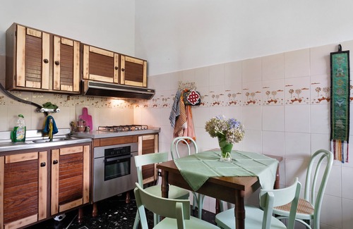 Borzonasca Apartamento | Apartamento 'La Squazza' con vistas a la montaña, terraza privada y Wi-Fi