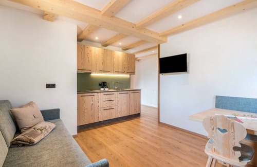 San Genesio Atesino Apartamento | Apartamento "Alerce" con vistas a la montaña, jardín compartido y Wi-Fi