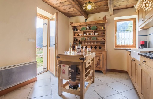 Montricher-Albanne Apartamento | Apartamento 'Le Blanchon' con vistas a la montaña y Wi-Fi
