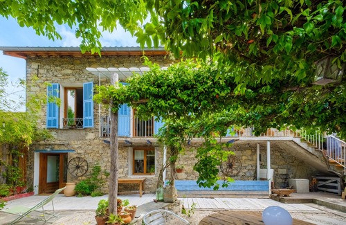 Clans Apartamento | Apartamento 'Le Jardin Des Oiseaux' con jardín compartido