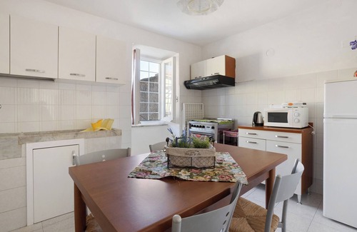 Beverino Apartamento | Apartamento 'Le Rose' con vistas a la montaña y Wi-Fi