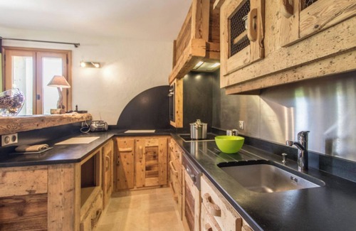 Taninges Apartamento | Apartamento 'Le Soli - 5 Pers' con vistas a la montaña, jardín privado y Wi-Fi