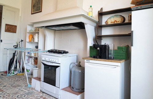 Salleles-d'Aude Apartamento | Apartment Les Volets Bleus in a canal-side manor house, ideal for families