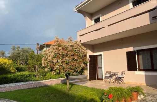 Crno Apartamento | Apartment Lina