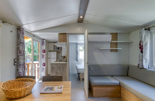 Vaulnaveys-le-Bas Alquiler De RV | Apartamento 'Lodge 87 N°46' con vistas a las montañas, Wi-Fi y aire acondicionado