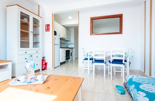 Alcossebre Apartamento | Apartamento 'Los Arcos' con piscina compartida, Wi-Fi y aire acondicionado