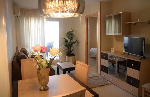 Marina d'Or Apartamento | Apartamento 'Marinador Josmar' con vistas al mar, piscina compartida y aire acondicionado